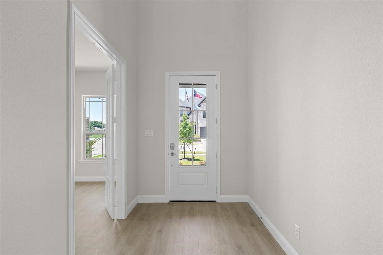 6978 Westlake Dr - Photo 3 of 26