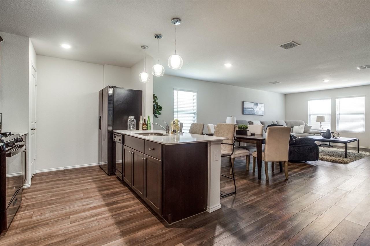 425 Sweet Shade Ln - Photo 2 of 10