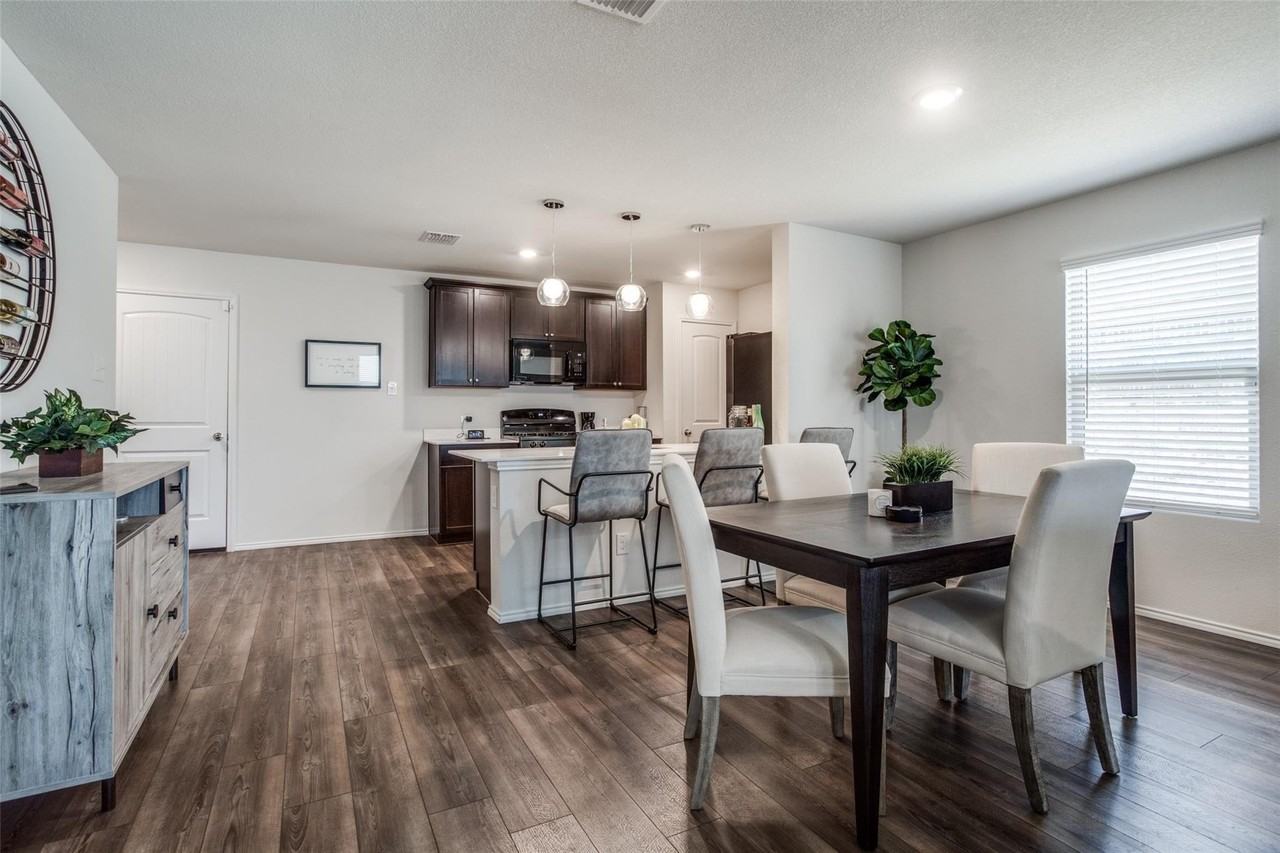 425 Sweet Shade Ln - Photo 3 of 10