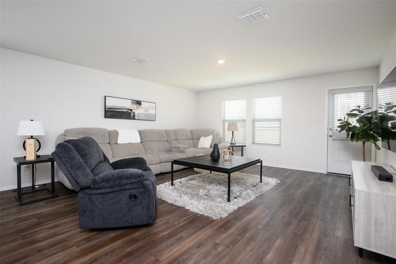 425 Sweet Shade Ln - Photo 4 of 10