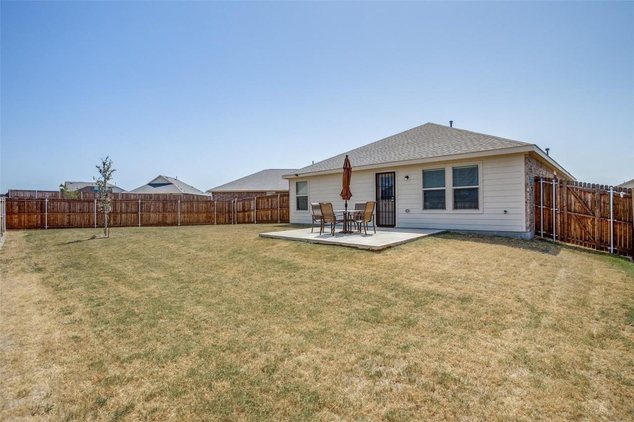 425 Sweet Shade Ln - Photo 6 of 10