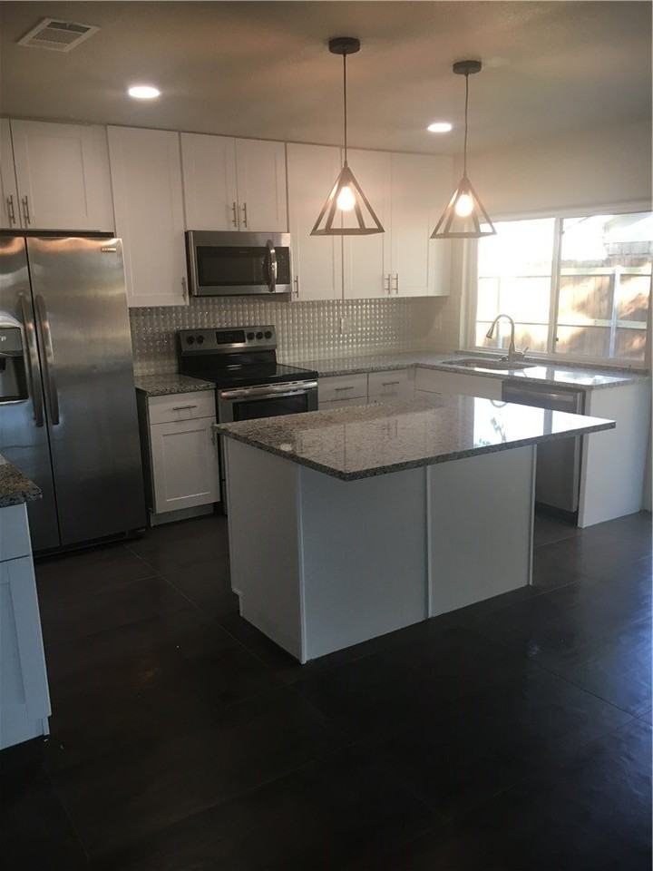 1531 Camelia Dr - Photo 2 of 15