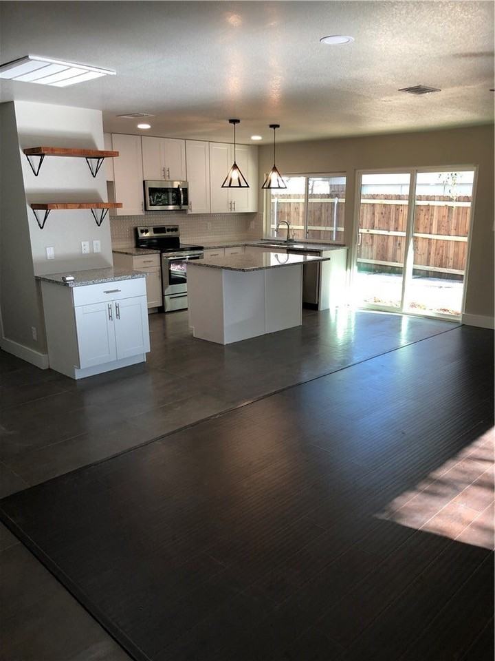 1531 Camelia Dr - Photo 4 of 15
