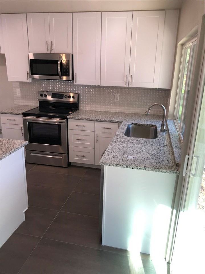 1531 Camelia Dr - Photo 5 of 15
