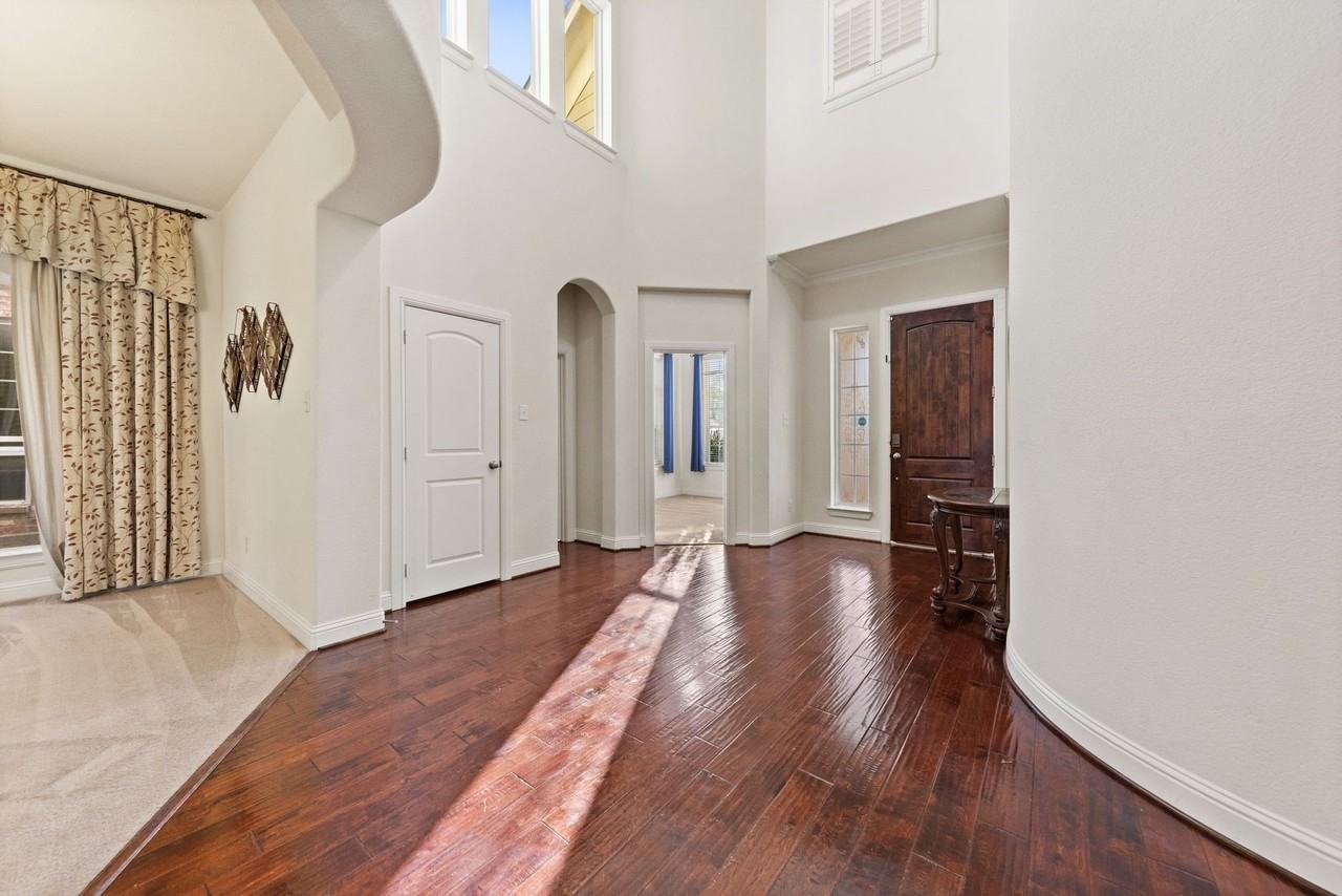 15520 Mayflower Trl - Photo 4 of 34