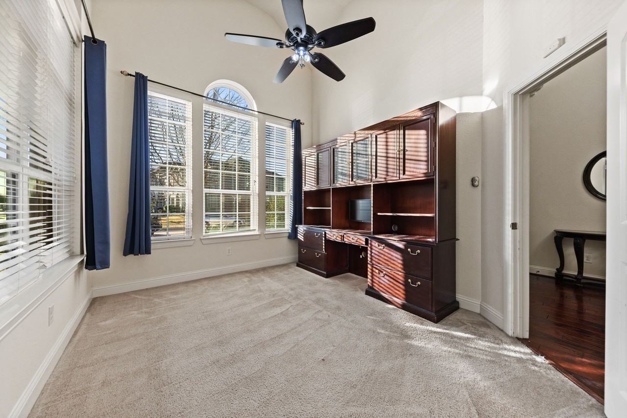 15520 Mayflower Trl - Photo 5 of 34