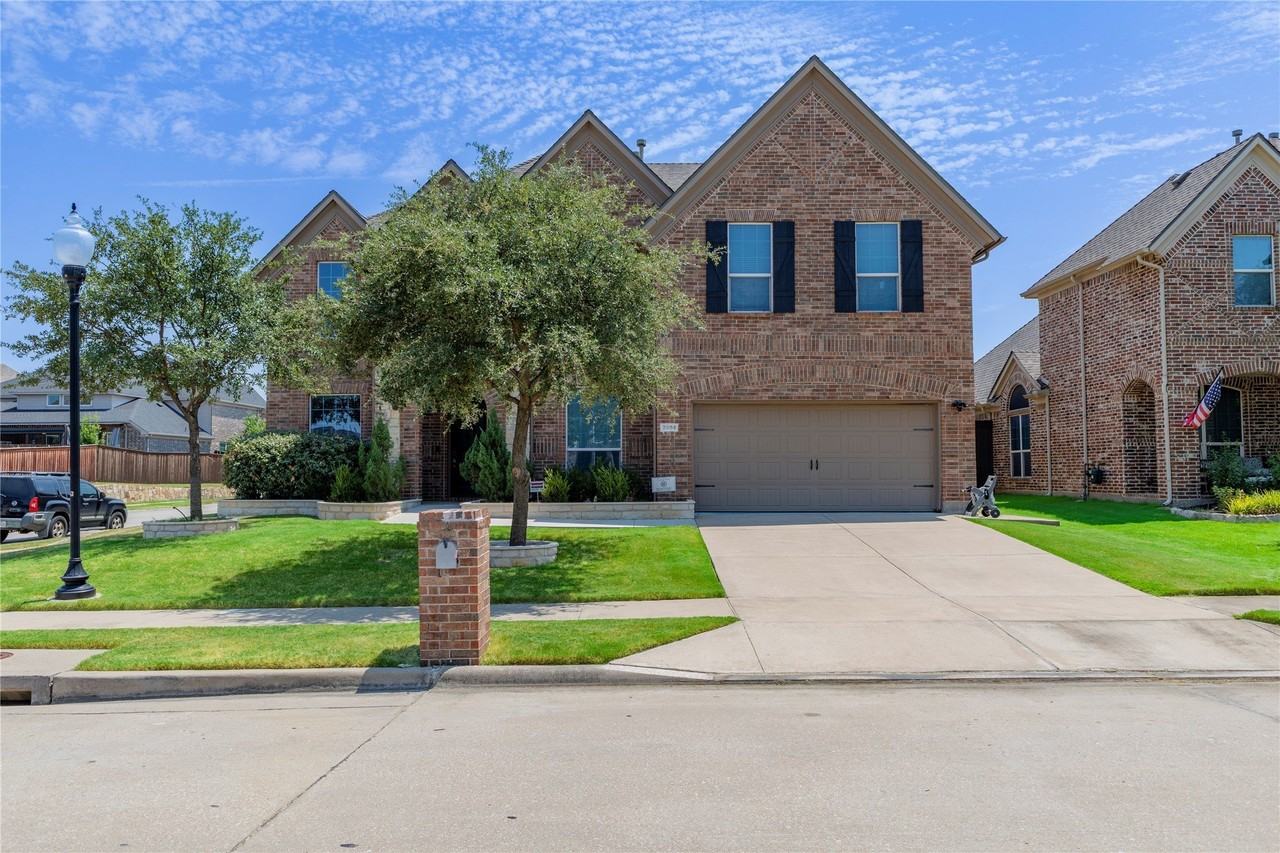2504 Hammock Lake Dr - Photo 2 of 40