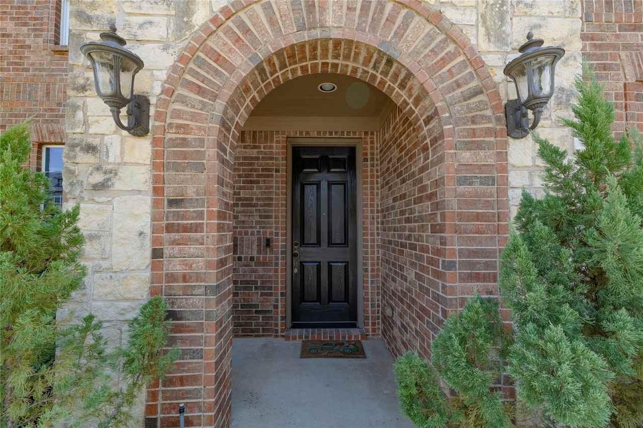 2504 Hammock Lake Dr - Photo 4 of 40