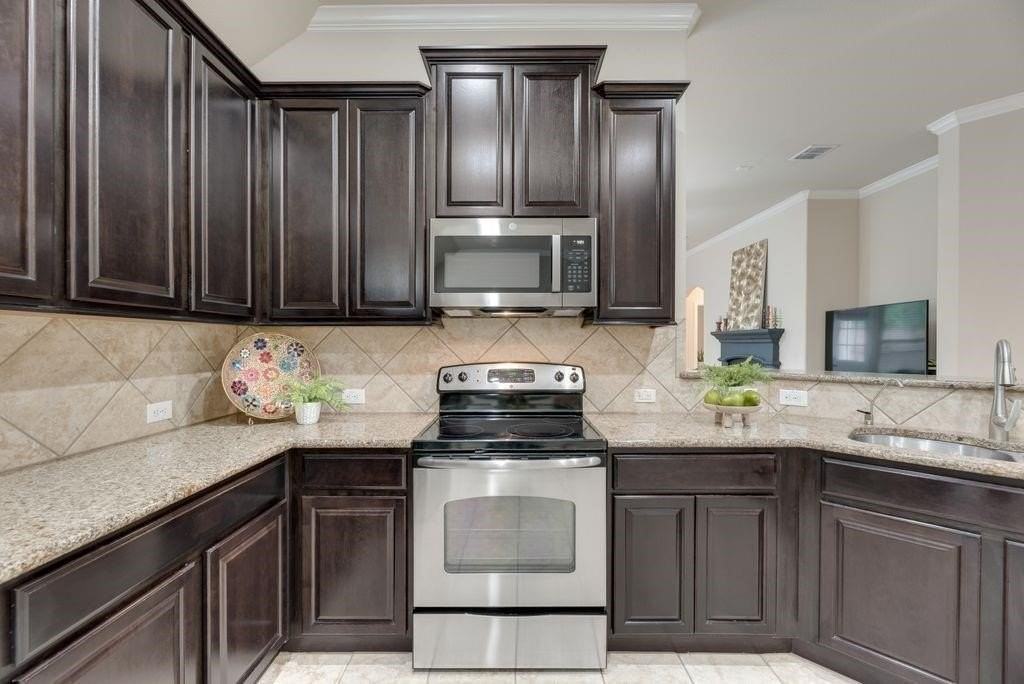 4416 Coney Island Dr - Photo 4 of 40