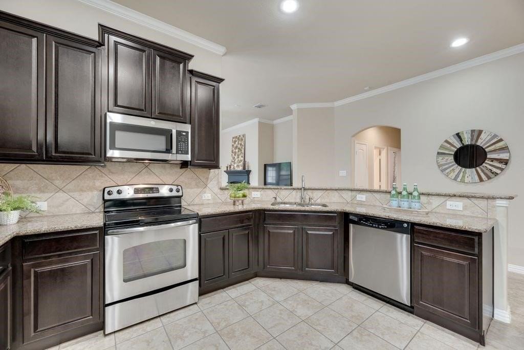 4416 Coney Island Dr - Photo 5 of 40