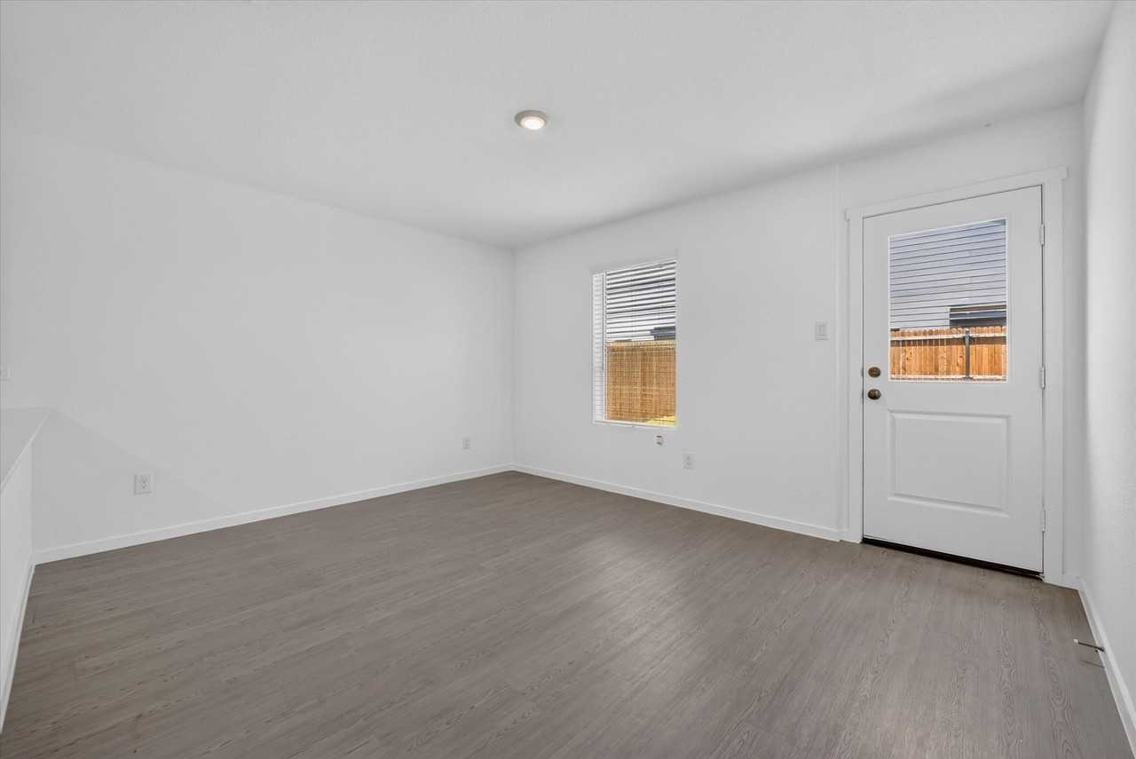 914 Sandhill Crane Ln - Photo 2 of 34