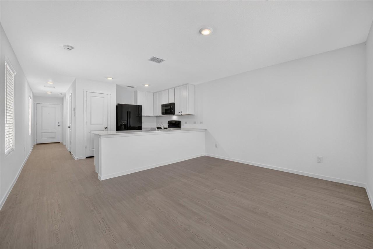 914 Sandhill Crane Ln - Photo 3 of 34