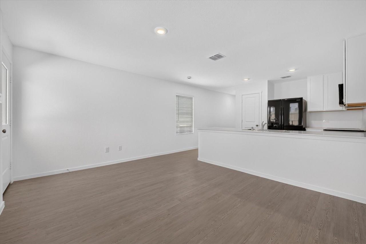 914 Sandhill Crane Ln - Photo 4 of 34