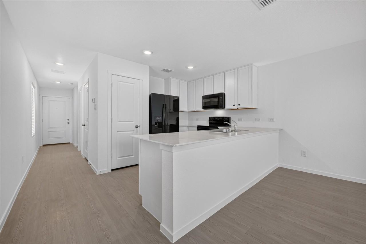 914 Sandhill Crane Ln - Photo 5 of 34