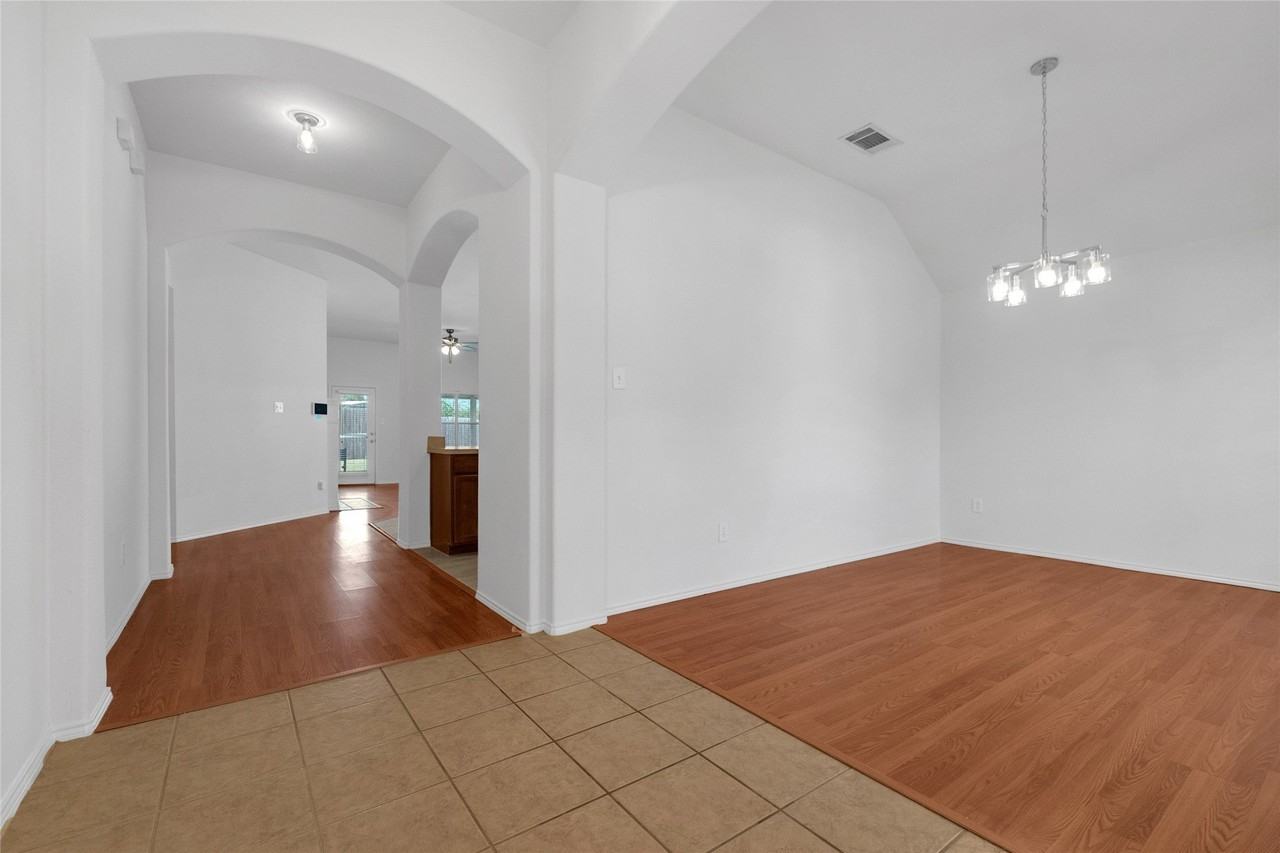 715 W Milton Dr - Photo 3 of 25