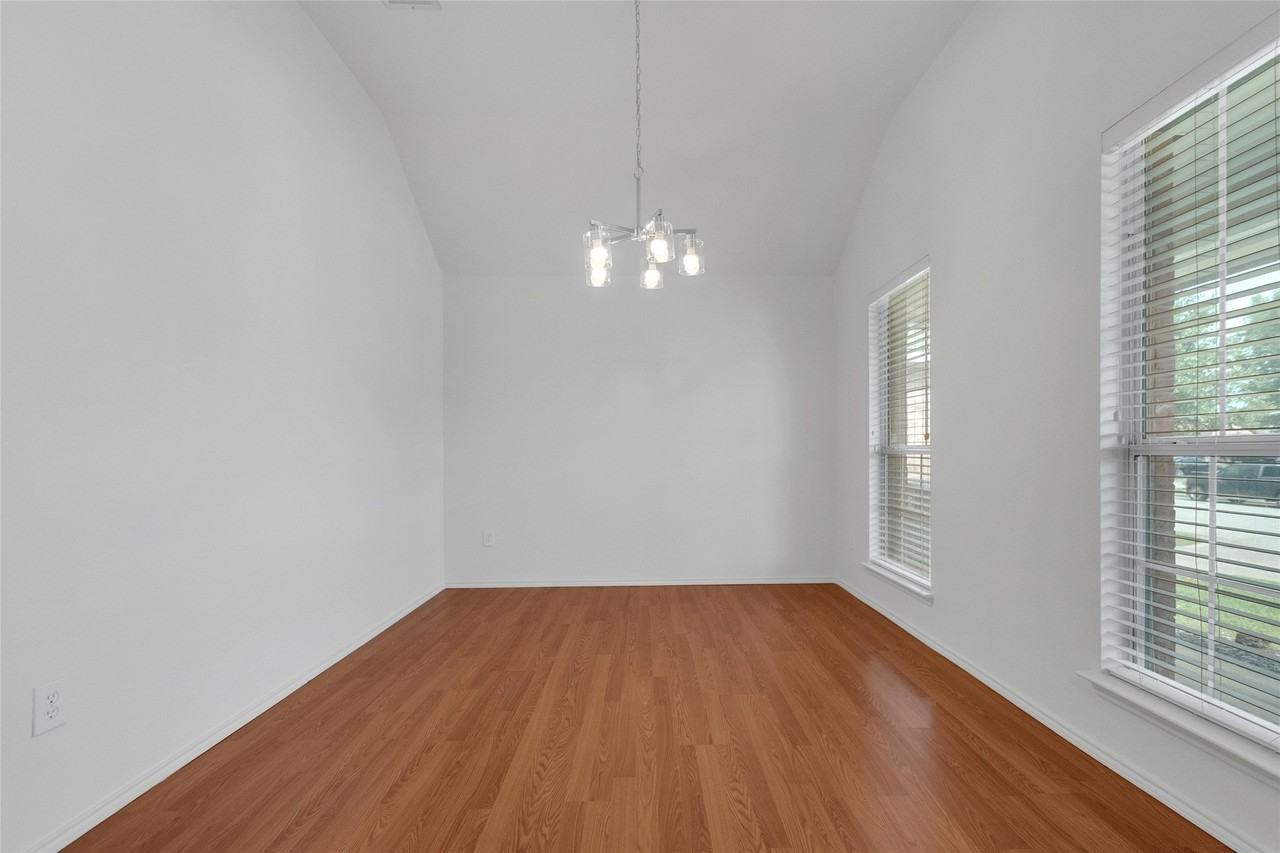 715 W Milton Dr - Photo 4 of 25