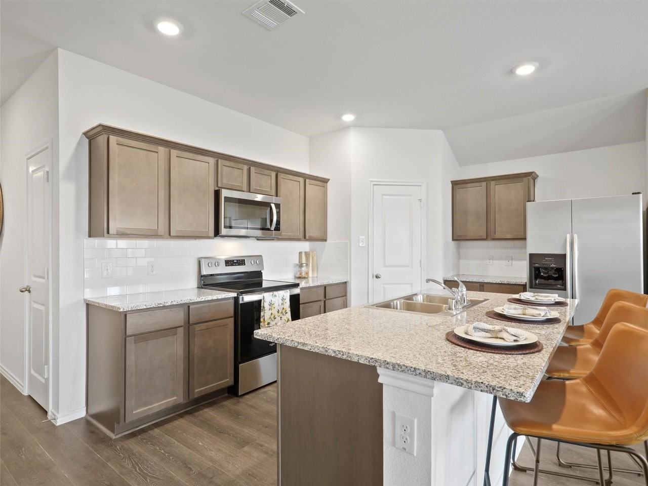 6113 Bracken Dr - Photo 3 of 25