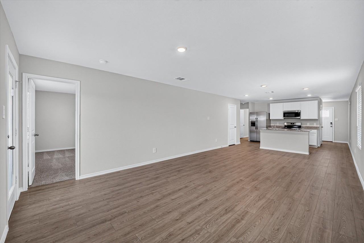 1813 Potomac Ln - Photo 2 of 25