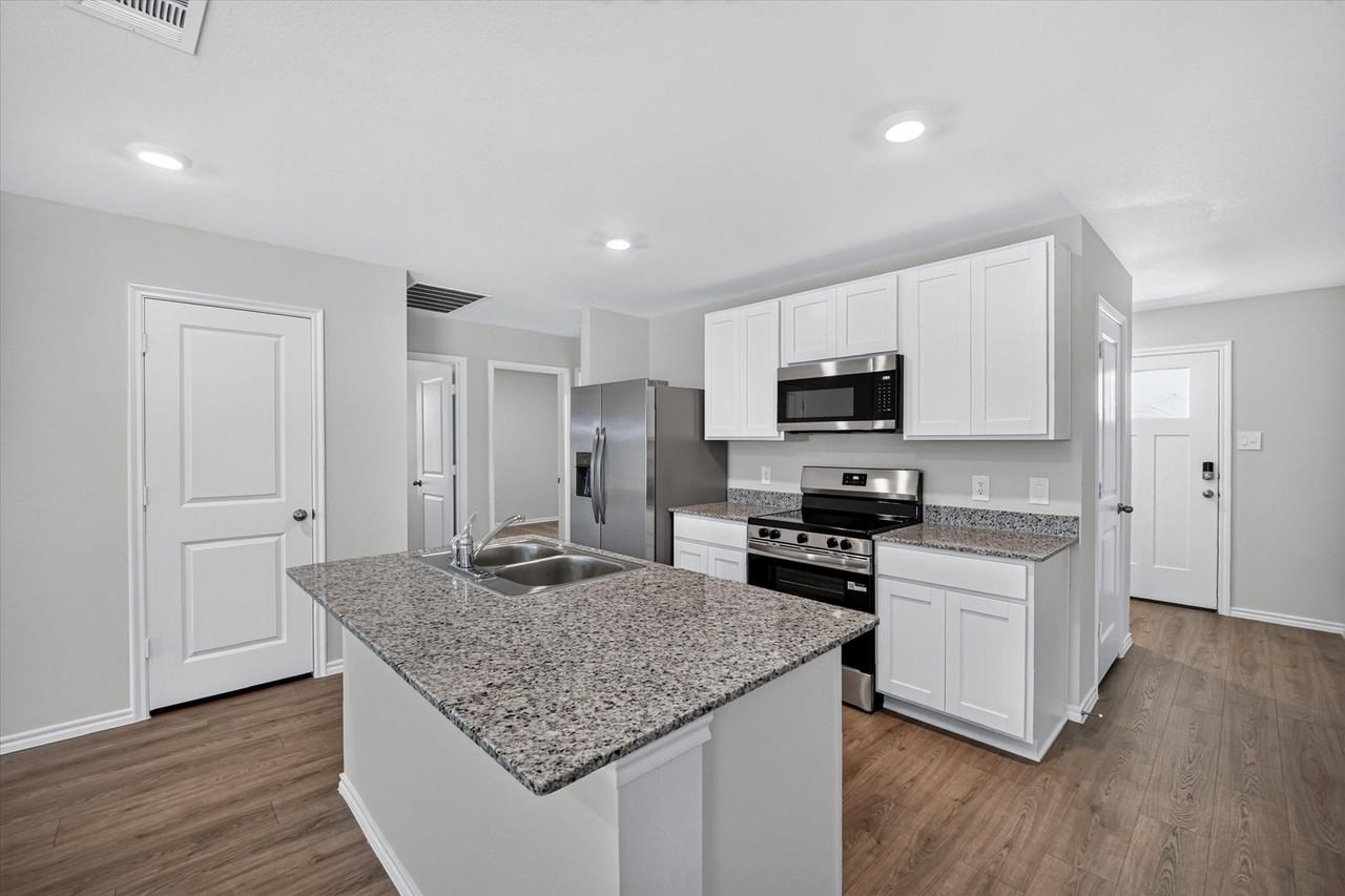 1813 Potomac Ln - Photo 5 of 25
