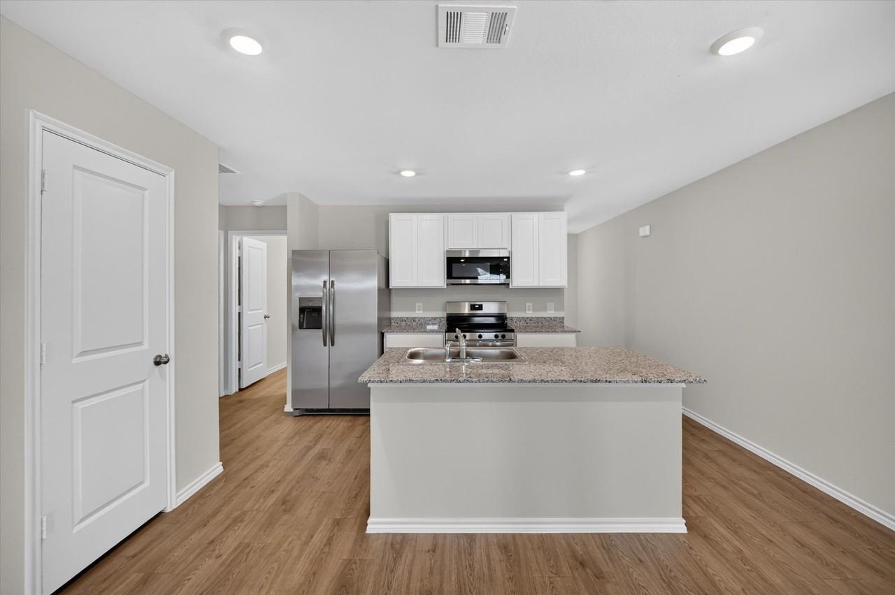 1813 Potomac Ln - Photo 6 of 25