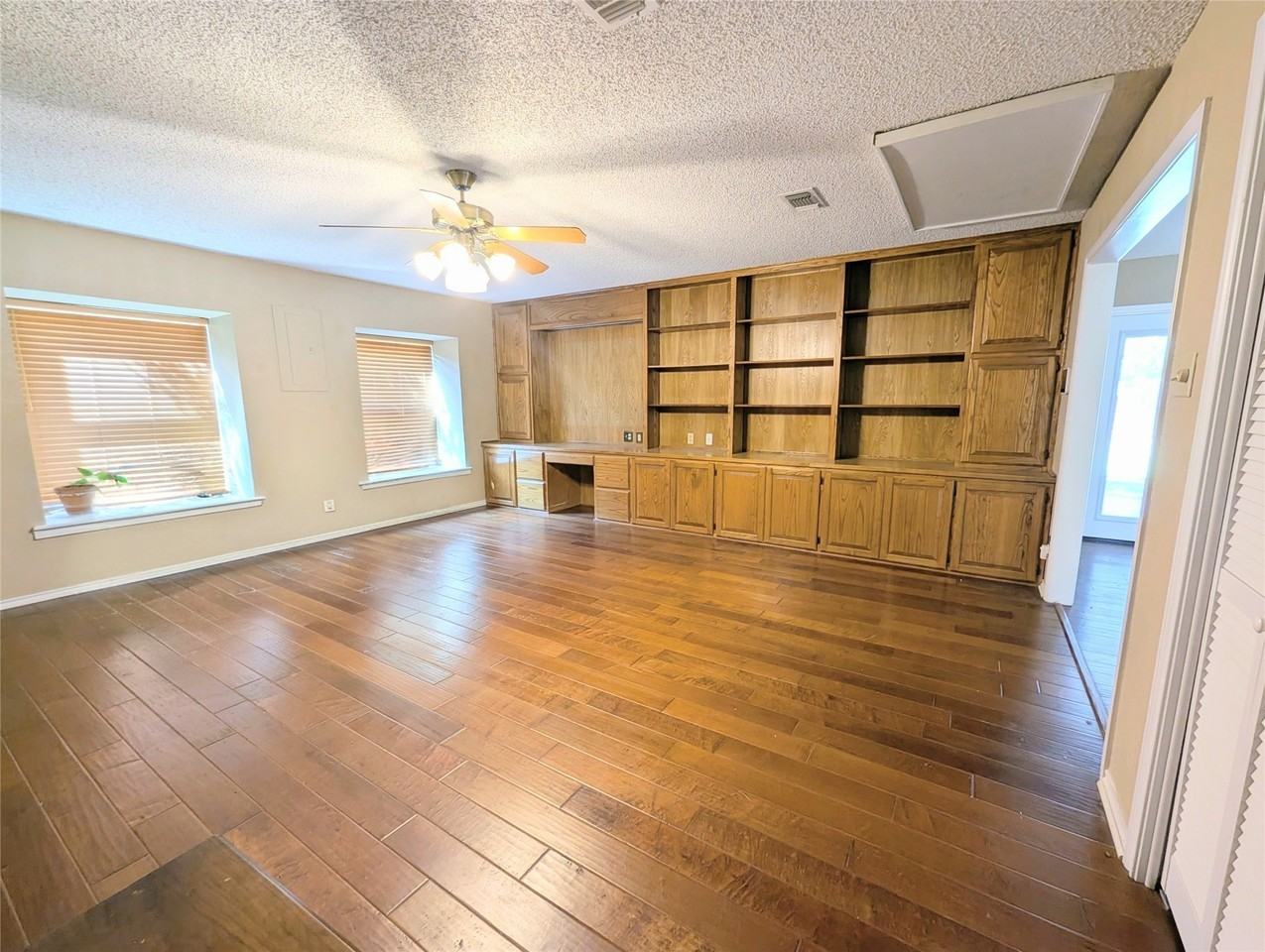 2100 N Rough Creek Ct - Photo 4 of 29