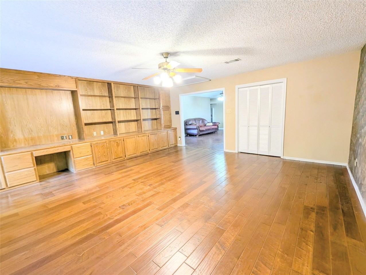 2100 N Rough Creek Ct - Photo 6 of 29