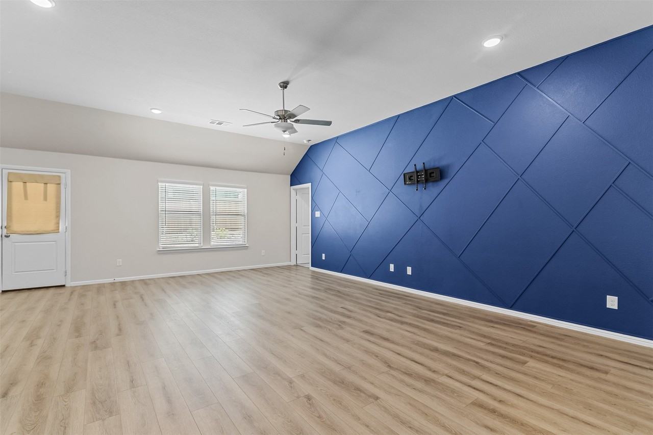 1137 Chandler Dr - Photo 5 of 30