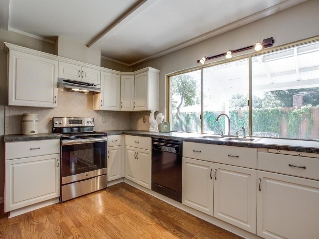 1416 Waterton Dr - Photo 4 of 16