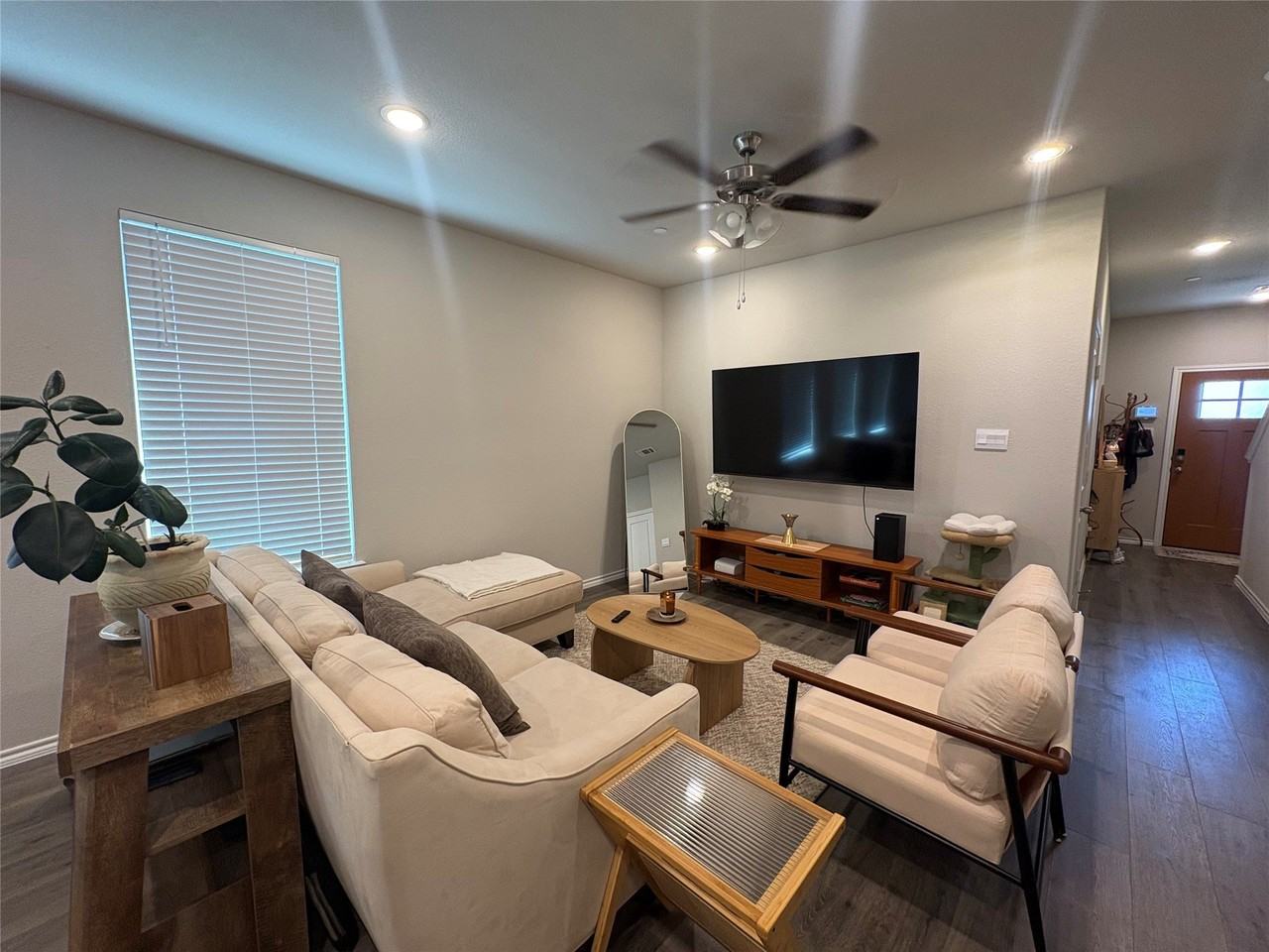 3222 Hampton Dr - Photo 2 of 14