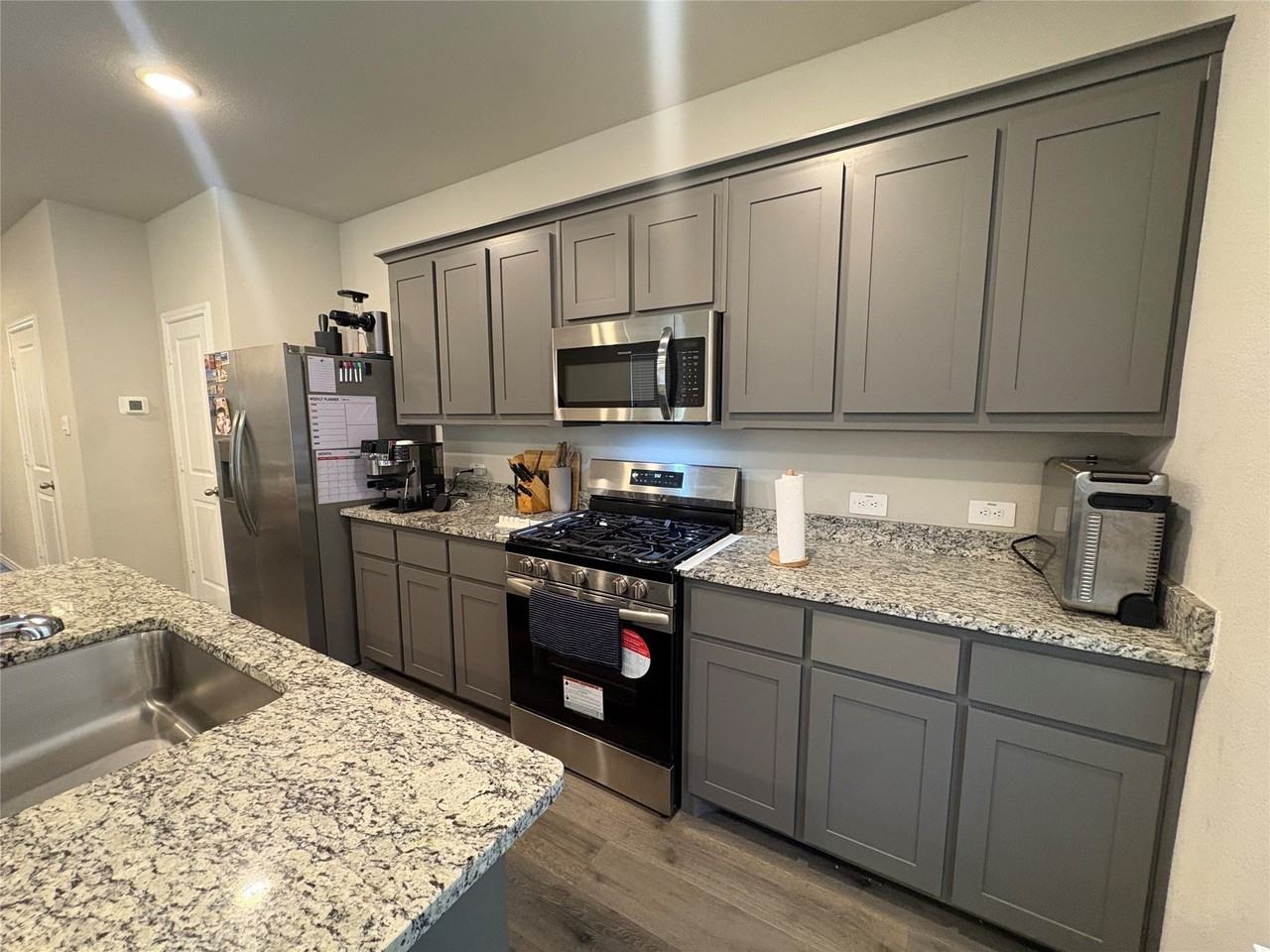 3222 Hampton Dr - Photo 3 of 14