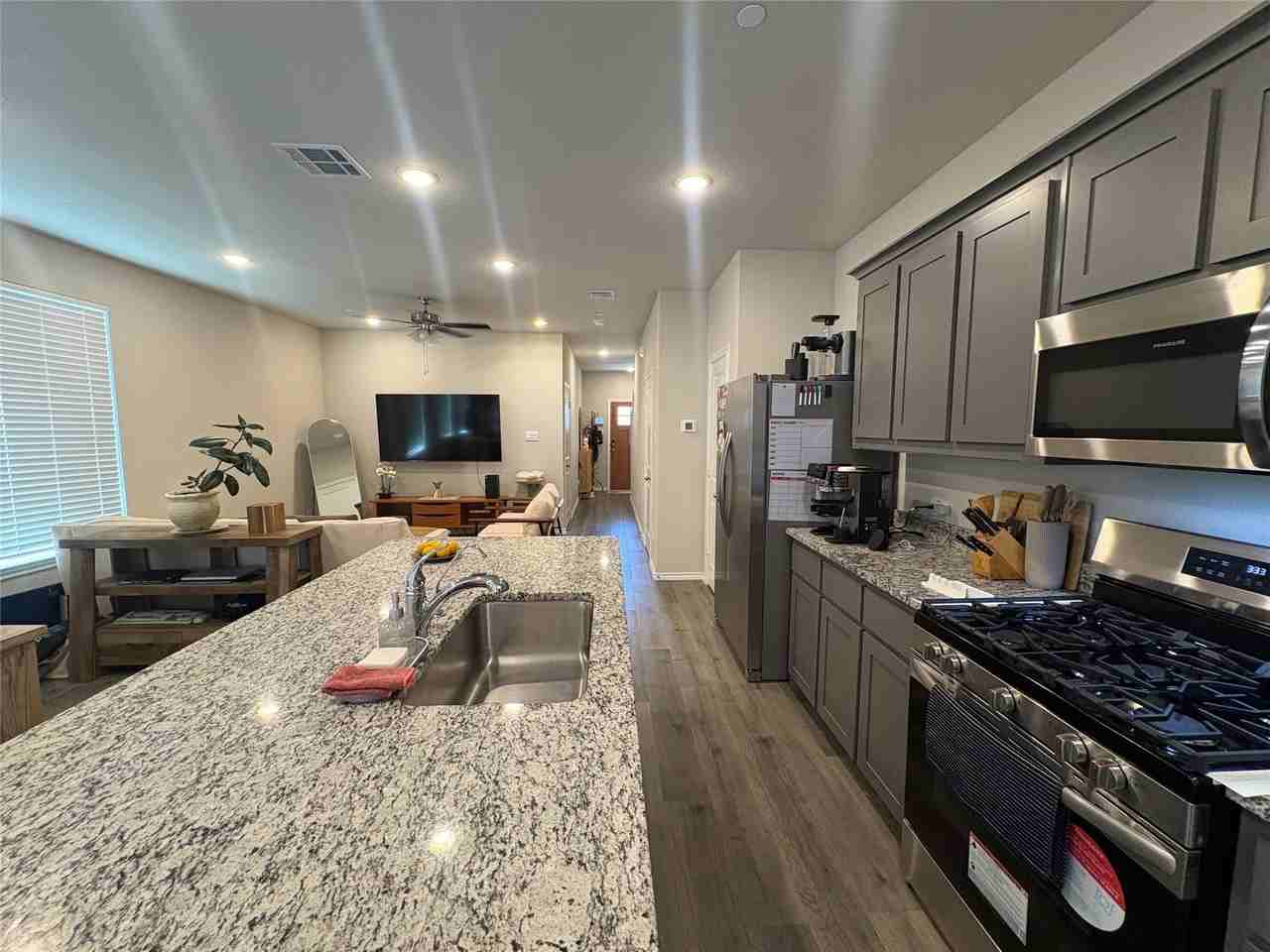 3222 Hampton Dr - Photo 4 of 14
