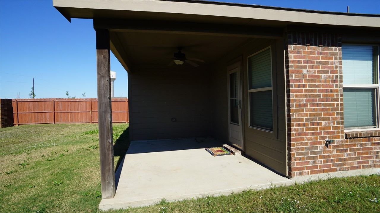 1817 Berrywood Dr - Photo 5 of 19