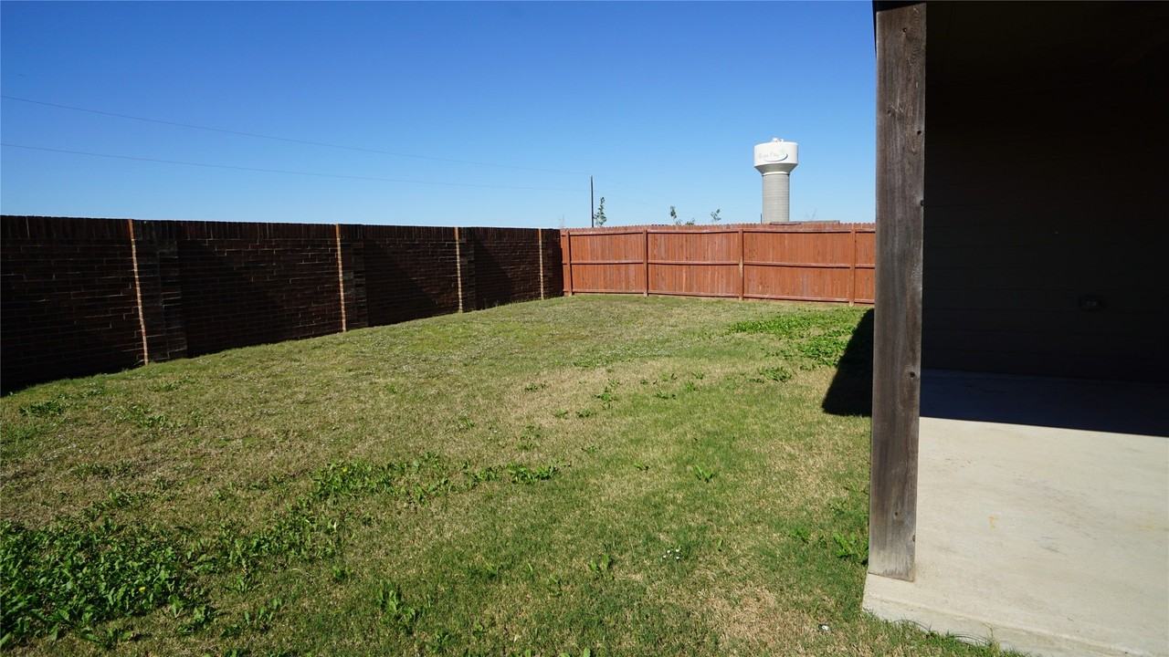 1817 Berrywood Dr - Photo 6 of 19
