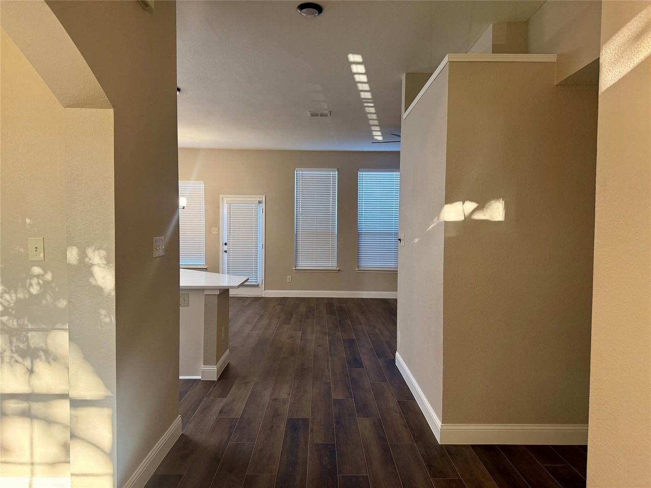 2113 Fountain Dr - Photo 3 of 18