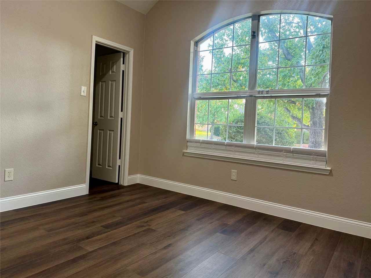 2113 Fountain Dr - Photo 5 of 18