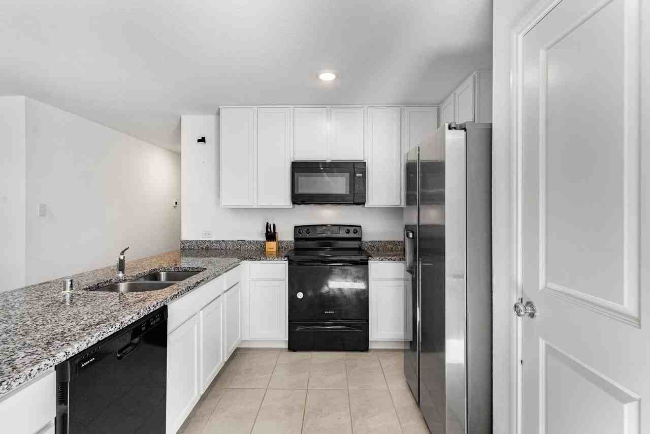 222 Harvest St - Photo 5 of 13