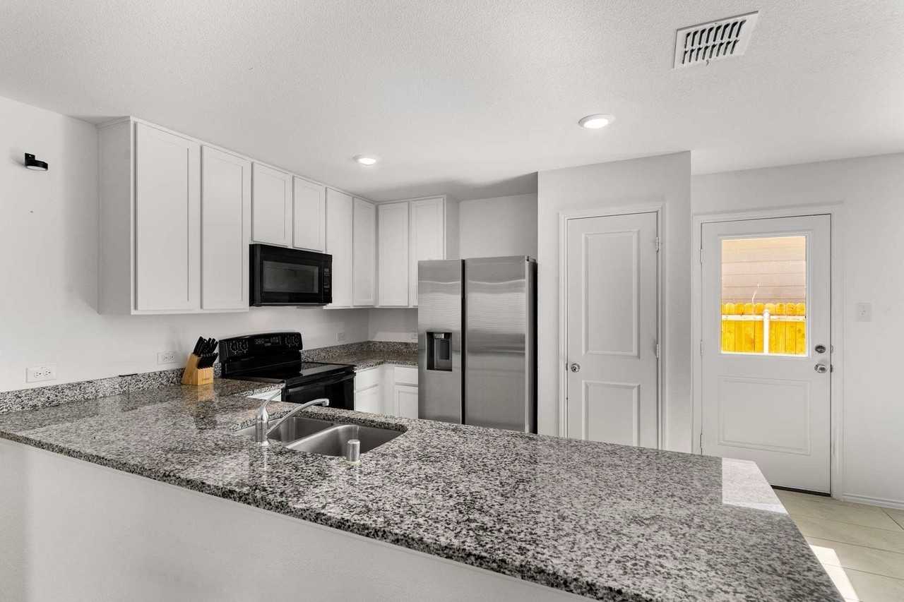 222 Harvest St - Photo 7 of 13