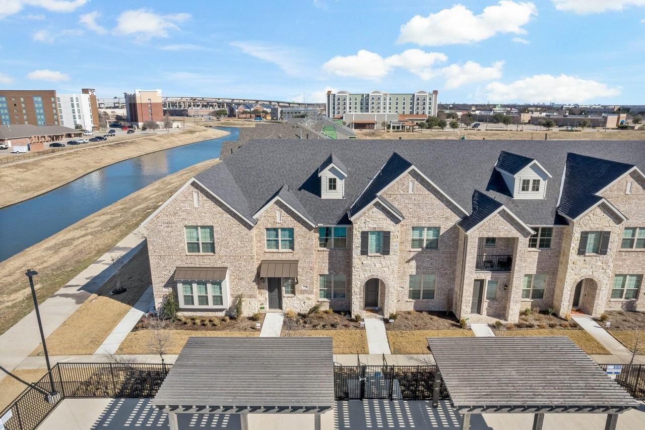 2702 Parkview Pl