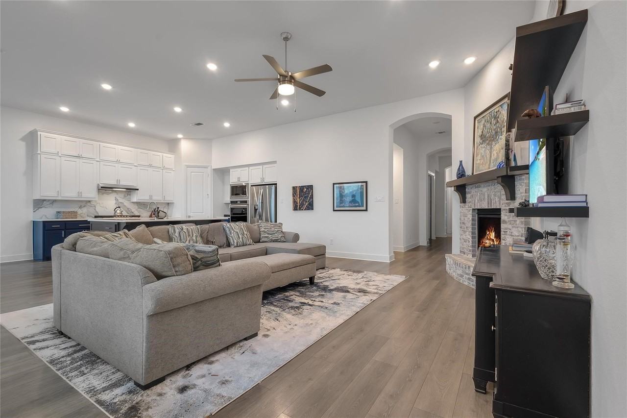 610 Lavender Dr - Photo 3 of 39