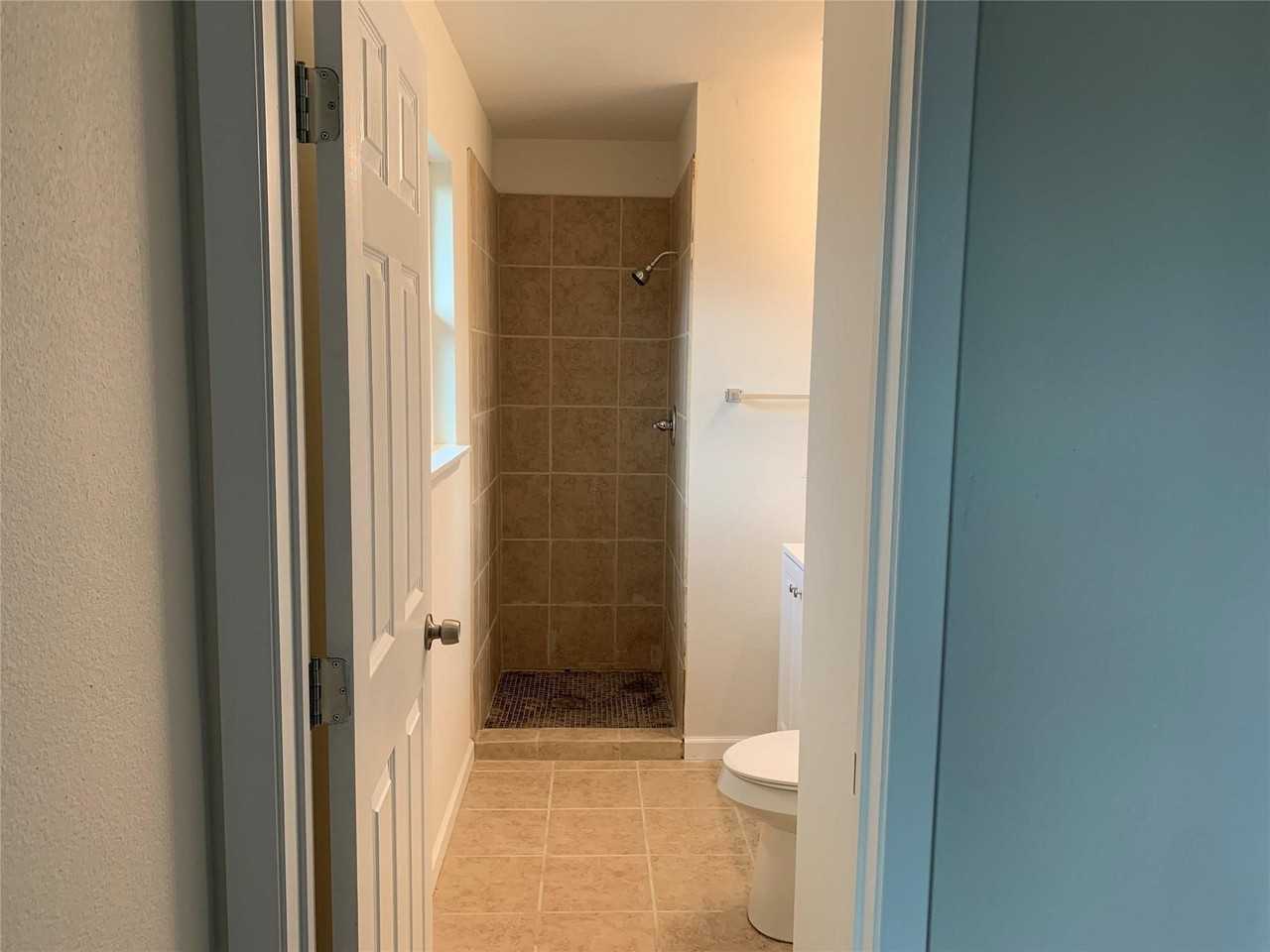 156 Bridlewood Ln - Photo 2 of 16