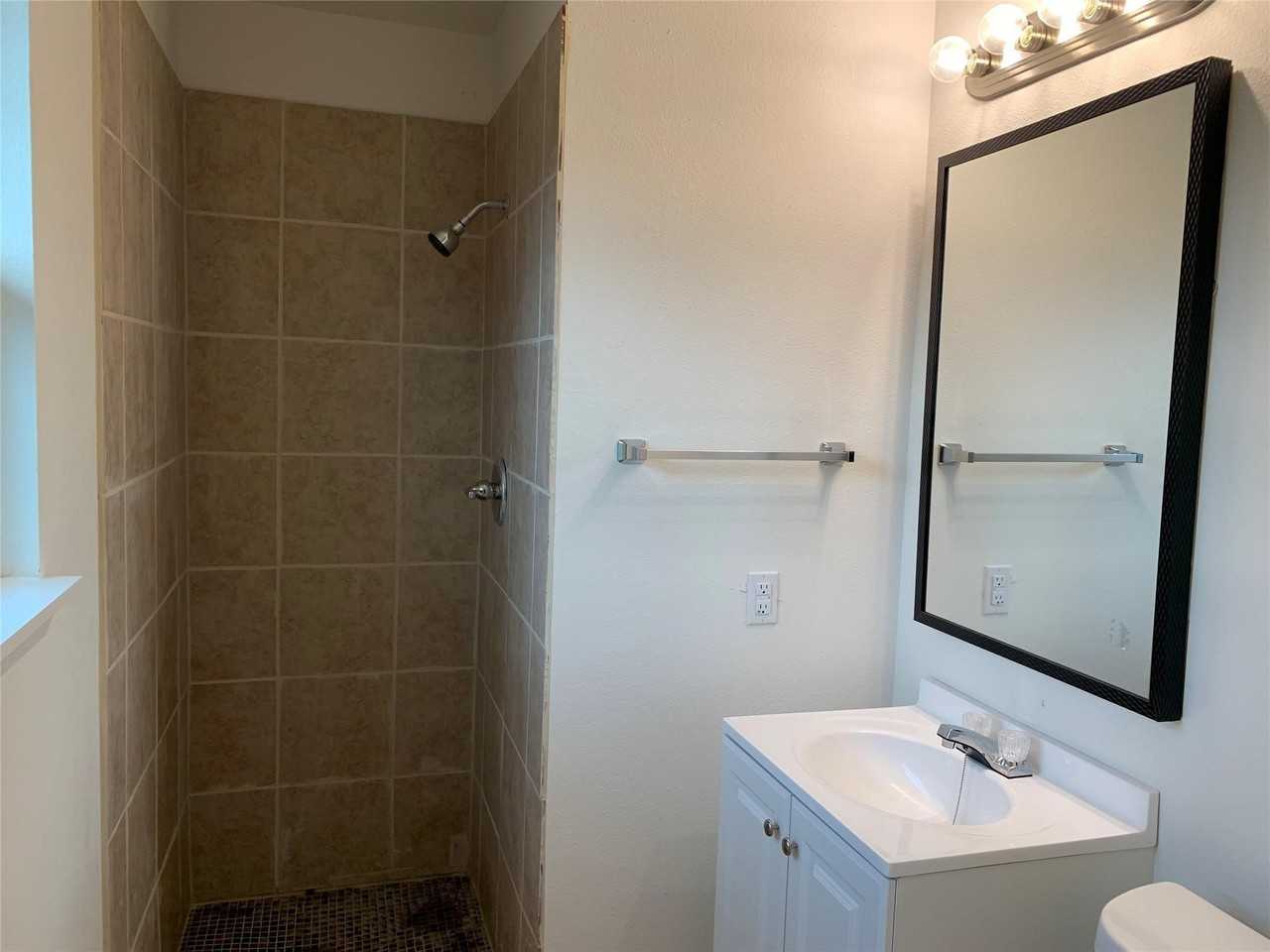 156 Bridlewood Ln - Photo 4 of 16