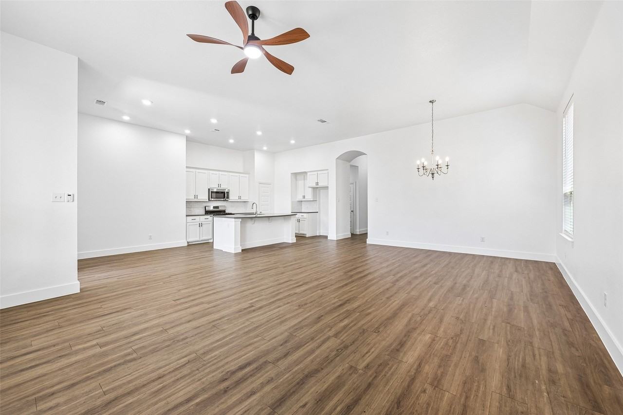 1506 Calcot Ln - Photo 4 of 31