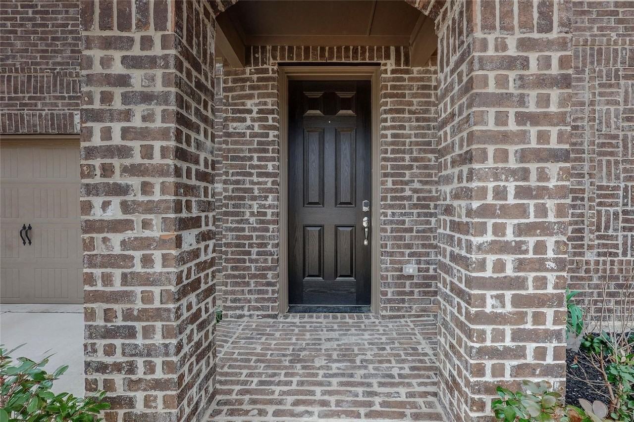 961 Waterview Dr - Photo 2 of 40