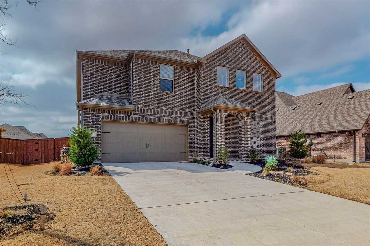 961 Waterview Dr - Photo 3 of 40