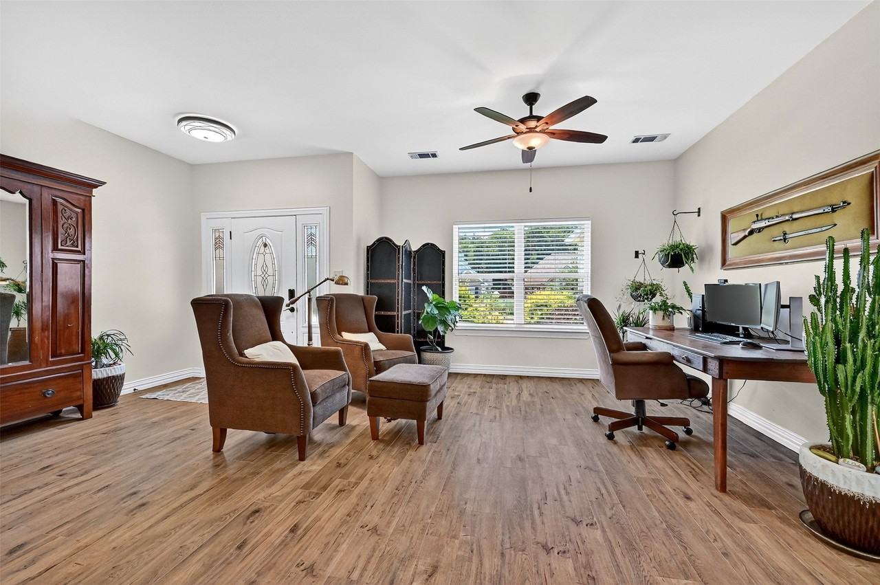 38 Lone Oak Blvd - Photo 6 of 22