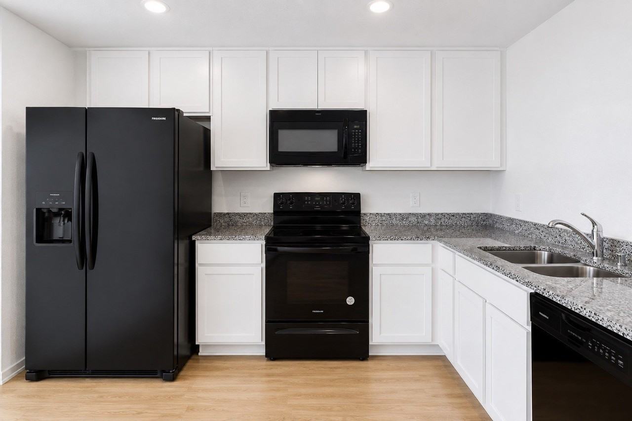 115 Sesame Ln - Photo 2 of 5