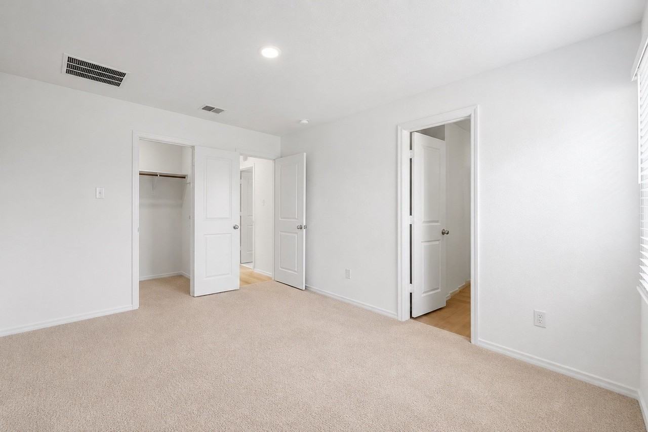 115 Sesame Ln - Photo 4 of 5