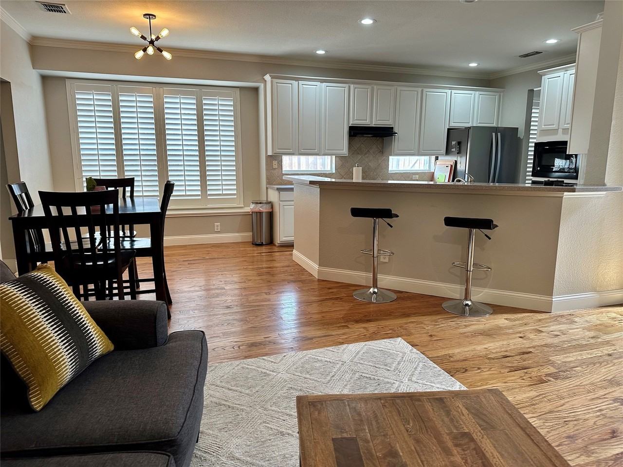 2050 Garden Crest Dr - Photo 4 of 20