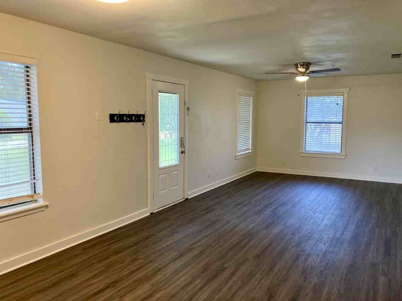206 E 3rd St - Photo 5 of 21