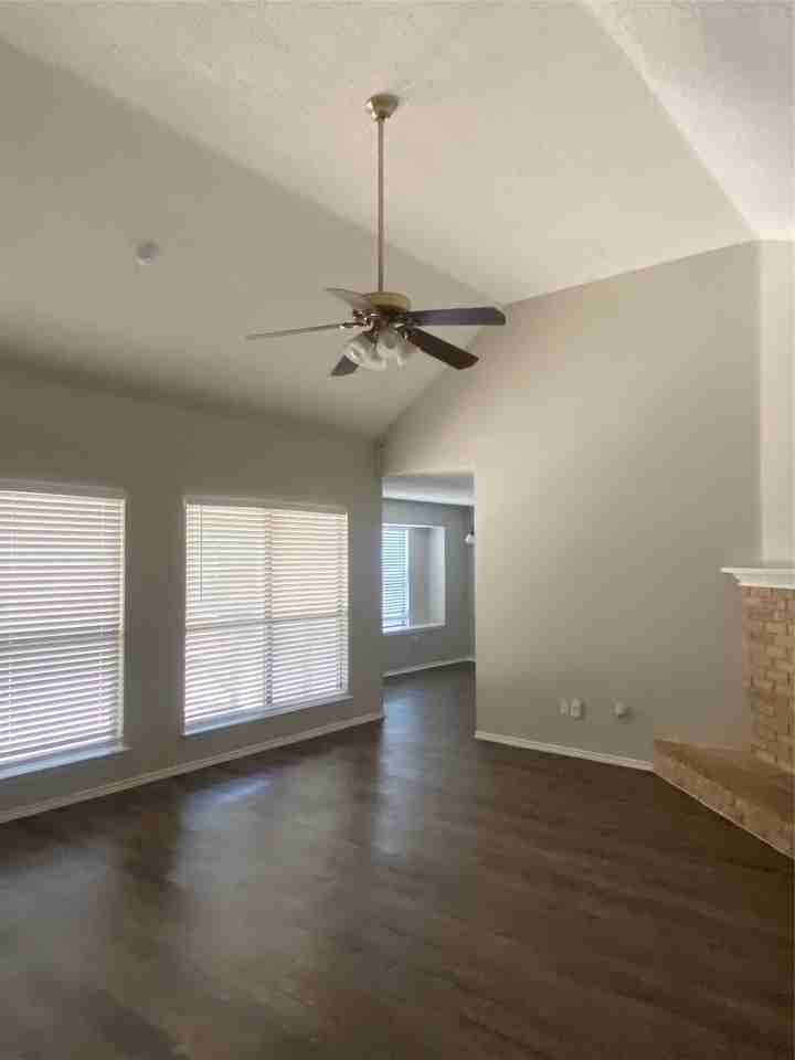 825 Springfield Dr - Photo 2 of 14